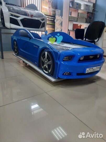 Детская кровать машина