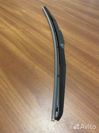 Щетка стеклоочистителя правая Land Rover LR033029