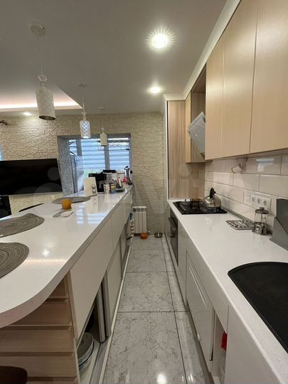 3-к. квартира, 100 м², 4/10 эт.