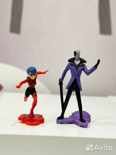 Фигурки из киндера Леди Баг и Супер Кот