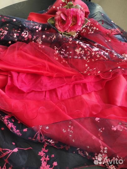 Подъюбник. Нарядные платья, рр 130-140, 100-110