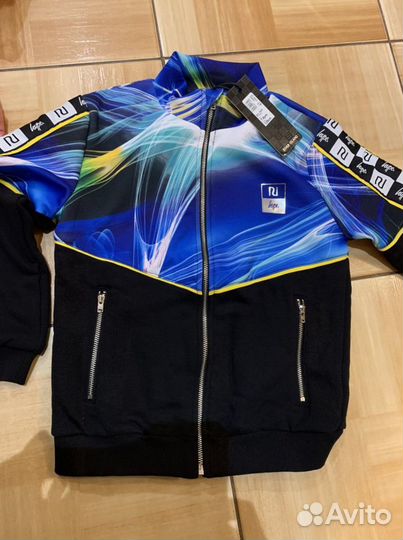 Спортивная кофта ветровка