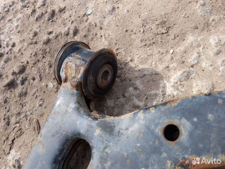 Форд фиеста передний левый рычаг