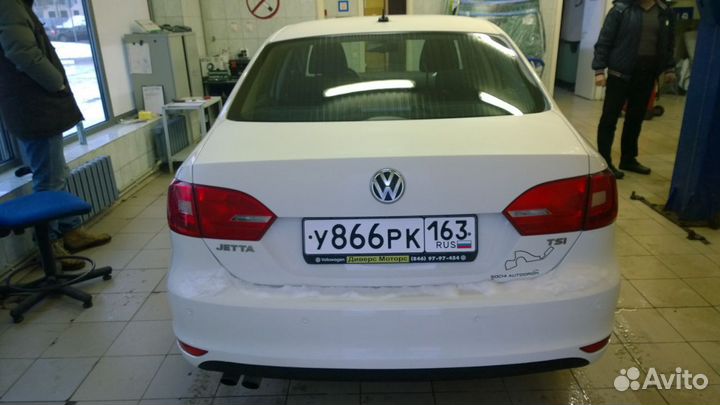 Лобовое стекло Volkswagen Jetta с молдингом