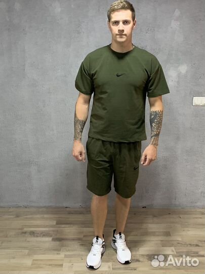 Спонтивный костюм с шортами