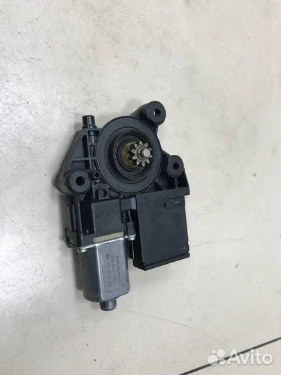 Моторчик стеклоподъемника передний правый