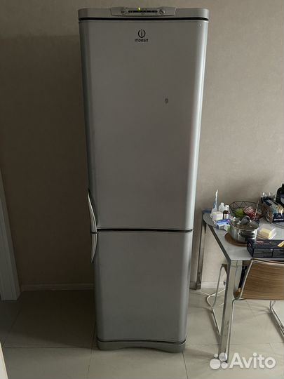 Холодильник Indesit