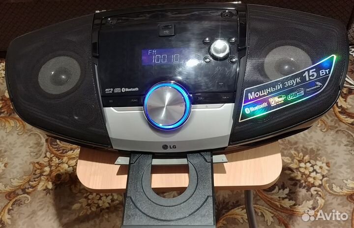 Портативная магнитола LG SB159ST