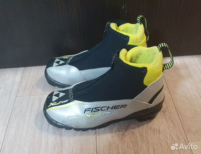 Продам лыжные ботинки Fischer