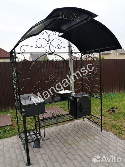 Мангал с крышей
