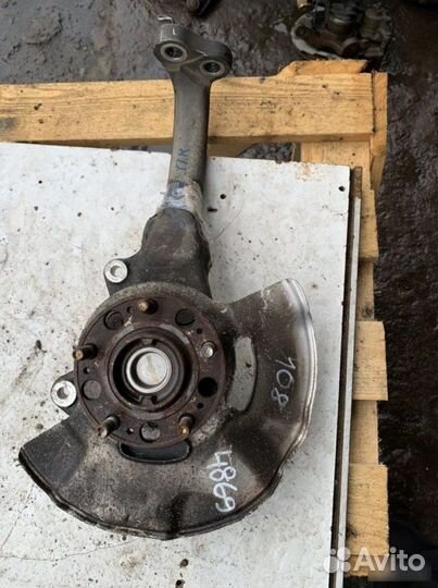 Кулак поворотный передний правый Hyundai Equus