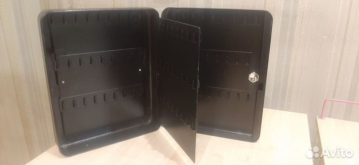 Продам шкаф ключницу