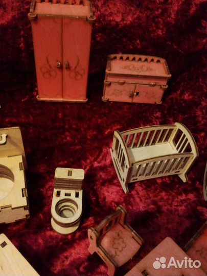 Деревянная мебель для маленьких кукол