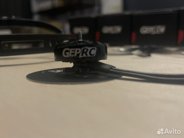 Мотор для квадрокоптера GepRC SpeedX 1804-2450kv