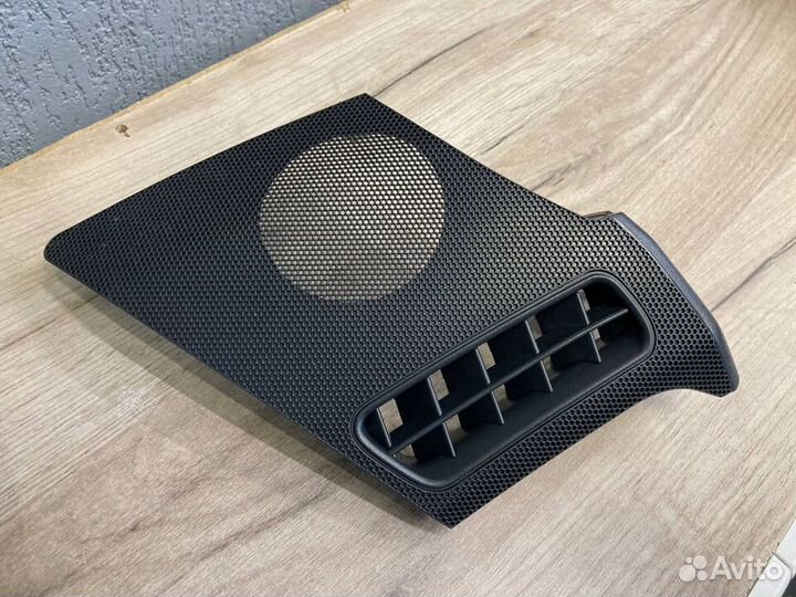 Сетки динамиков (в торпедо) Mercedes W210