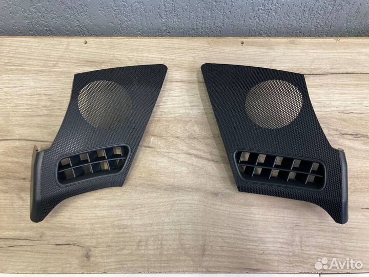 Сетки динамиков (в торпедо) Mercedes W210