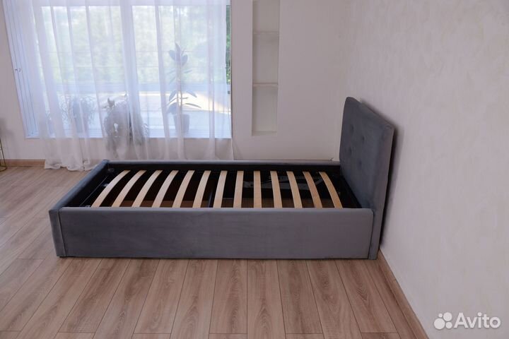 Кровать односпальная 90х200 в сером велюре Роза