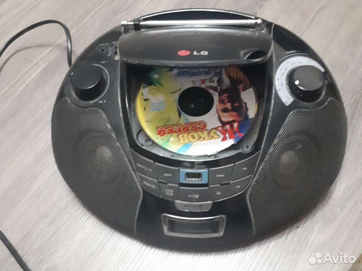 Стильная портативная магнитола