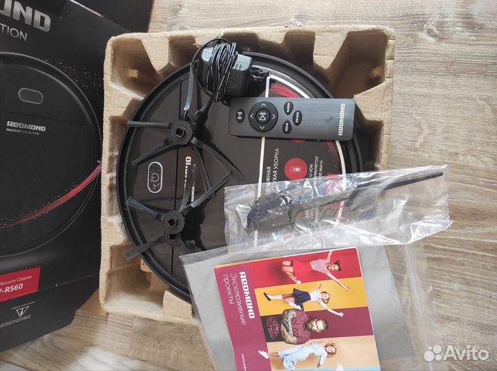 Робот пылесос redmond rv r560
