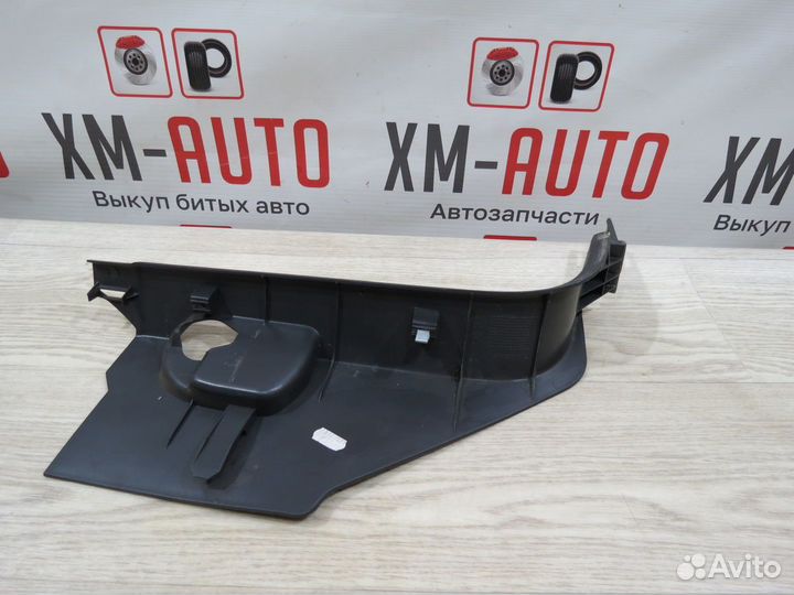 Накладка порога левая Volkswagen Touareg