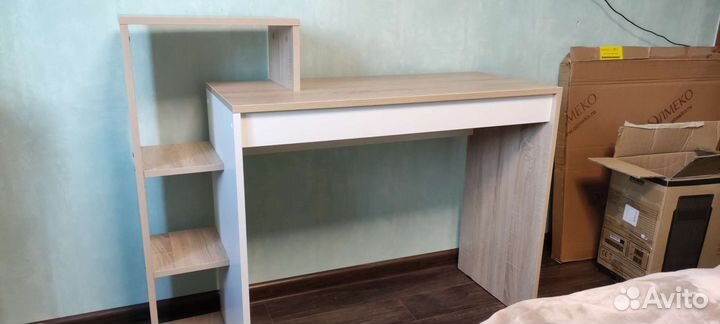 Компьютерный стол Мальта с надстройкой