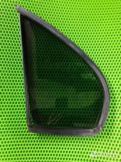 Форточка задней двери правой Nissan Primera P10