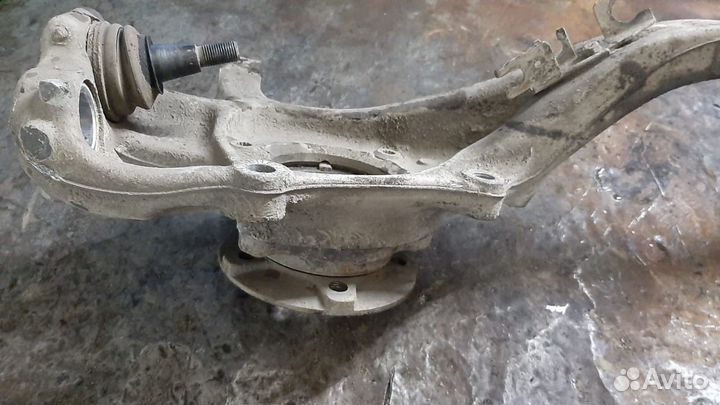 Кулак поворотный правый Audi A8, qu 4.2 2012г