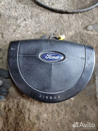 Подушка безопасности в руль Ford Fusion