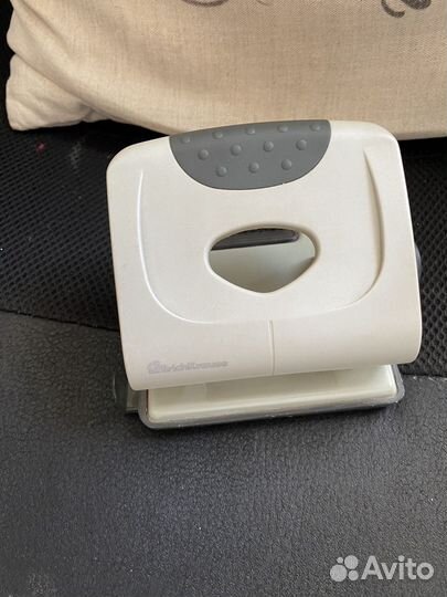 Дырокол на 2 отверстия