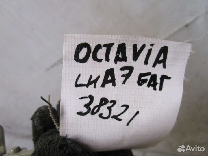 Петля двери багажника Seat Toledo IV 2013-2019;Oct