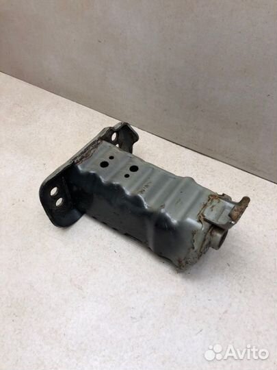 Кронштейн усилителя бампера передний правый Lifan
