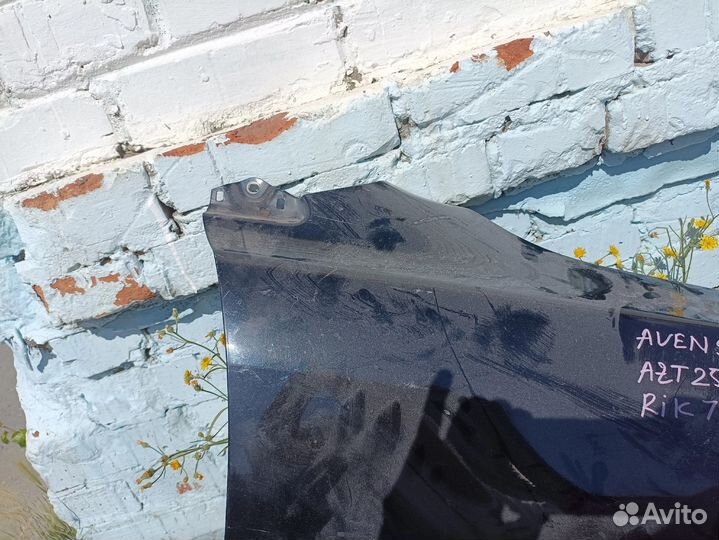 Крыло переднее правое toyota avensis 2