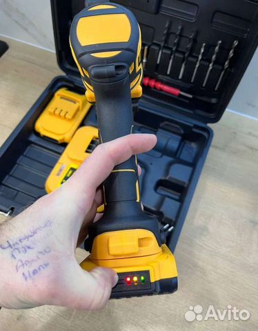 Шуруповерт dewalt ударный 26v+набор