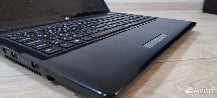 Ноутбук DNS 0146169 в разбор