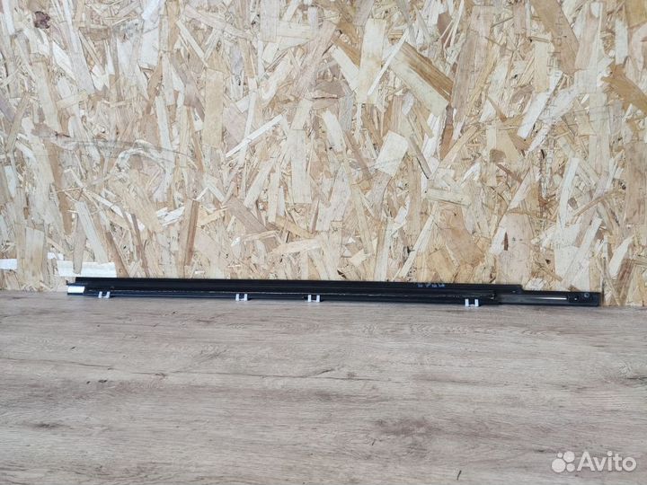 Молдинг двери передней правой Citroen C-Crosser