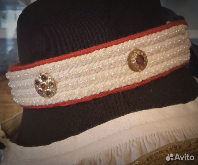 Шейное украшение