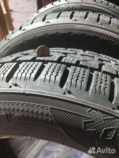 Kumho I'Zen Stud Snow KW11 225/60 R17 104T