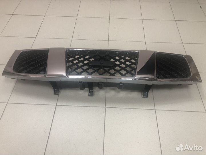 Решётка радиатора Nissan armada 623107S000