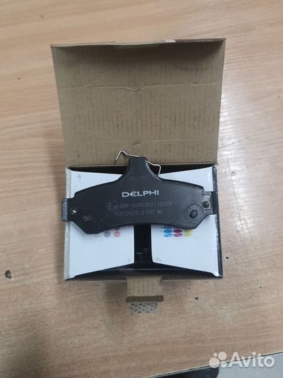 Колодки тормозные дисковые Delphi LP2700