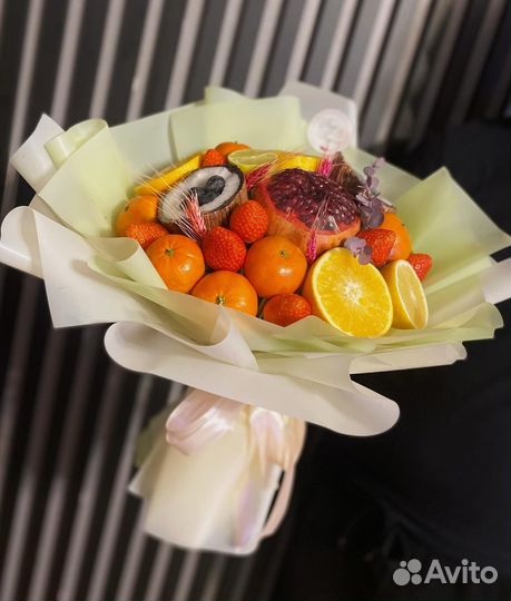 Букеты из клубники и фруктов