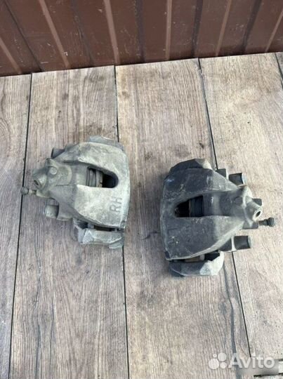 Тормозной суппорт передний Ford Focus 3 1.6