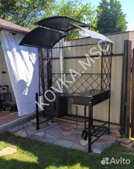 Мангал с крышей