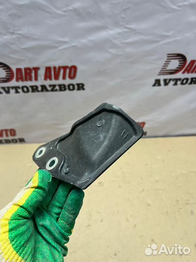 Левая защита рулевой рейки LC 200 LX 450