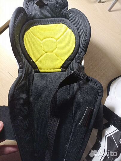 Хоккейные наколенники ccm