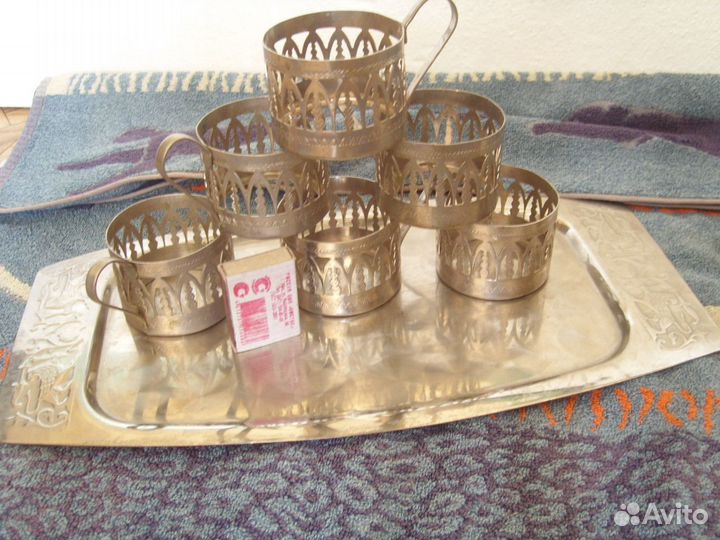 Поднос и подстаканники