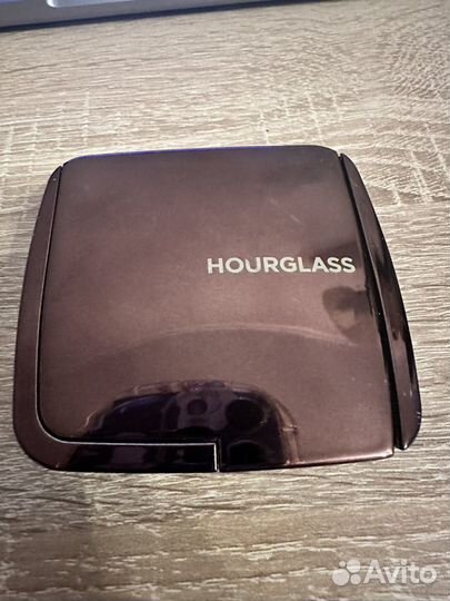 Пудра Hourglass Dim light