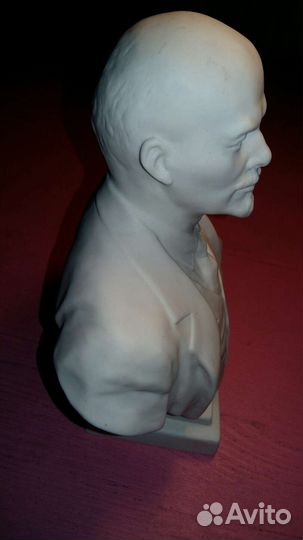 Бюст В.И.Ленина