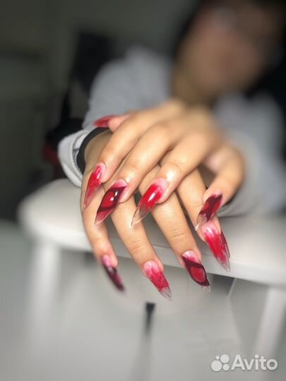Модель на маникюр