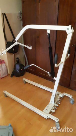 Устройство для подъема и перемещения инвалида