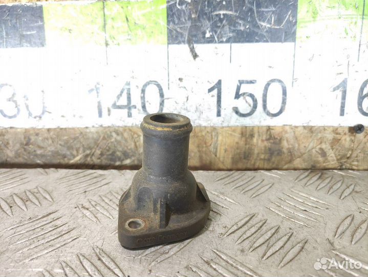 Фланец системы охлаждения Volkswagen Passat b3 b3